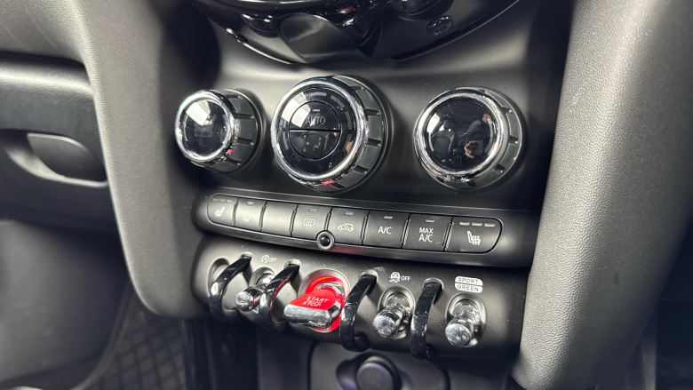 MINI Hatchback 1.5 Cooper Exclusive 3dr Auto Petrol Hatchback